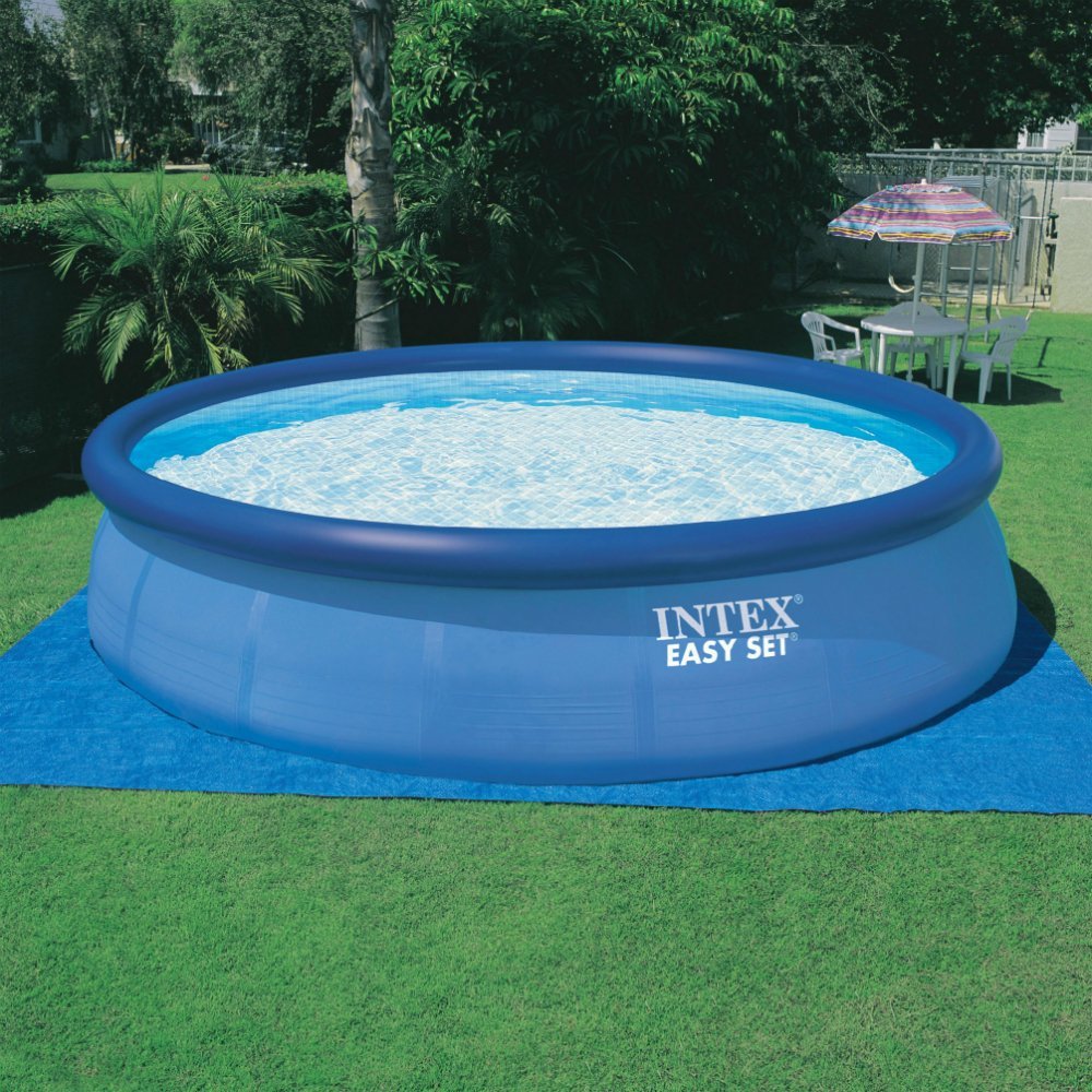 Ensemble de piscine Intex 18 pi x 48 po facile à installer avec pompe à filtre, échelle, tapis de sol et couverture de piscine 18 pi x 48 po 